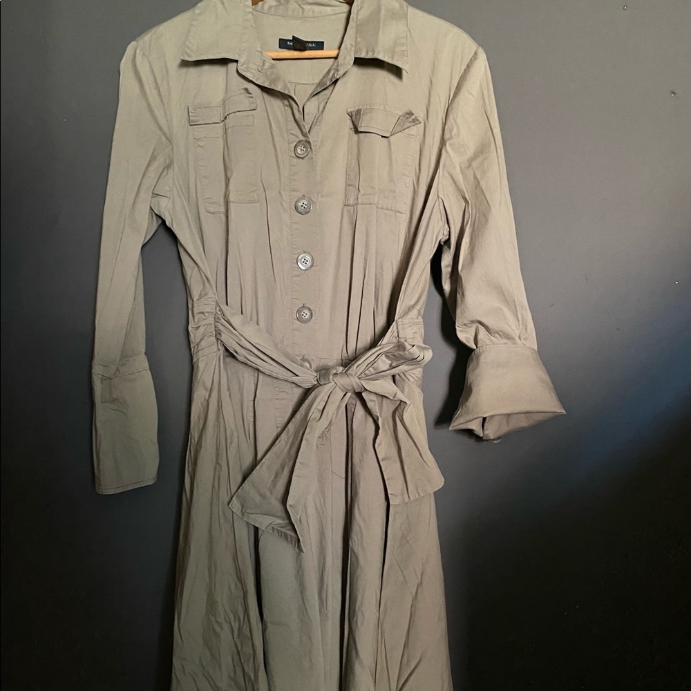 Banana Republic Safari Button up dress with Tie